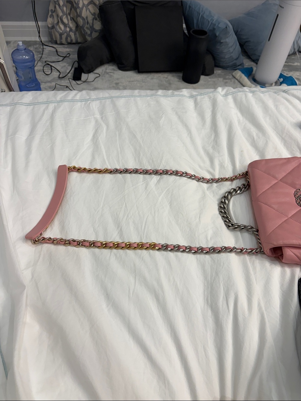 CHANEL Pink medium 19 flap Quilted Leather Shoulder Bag with Chain Strap - Picture 4 of 9